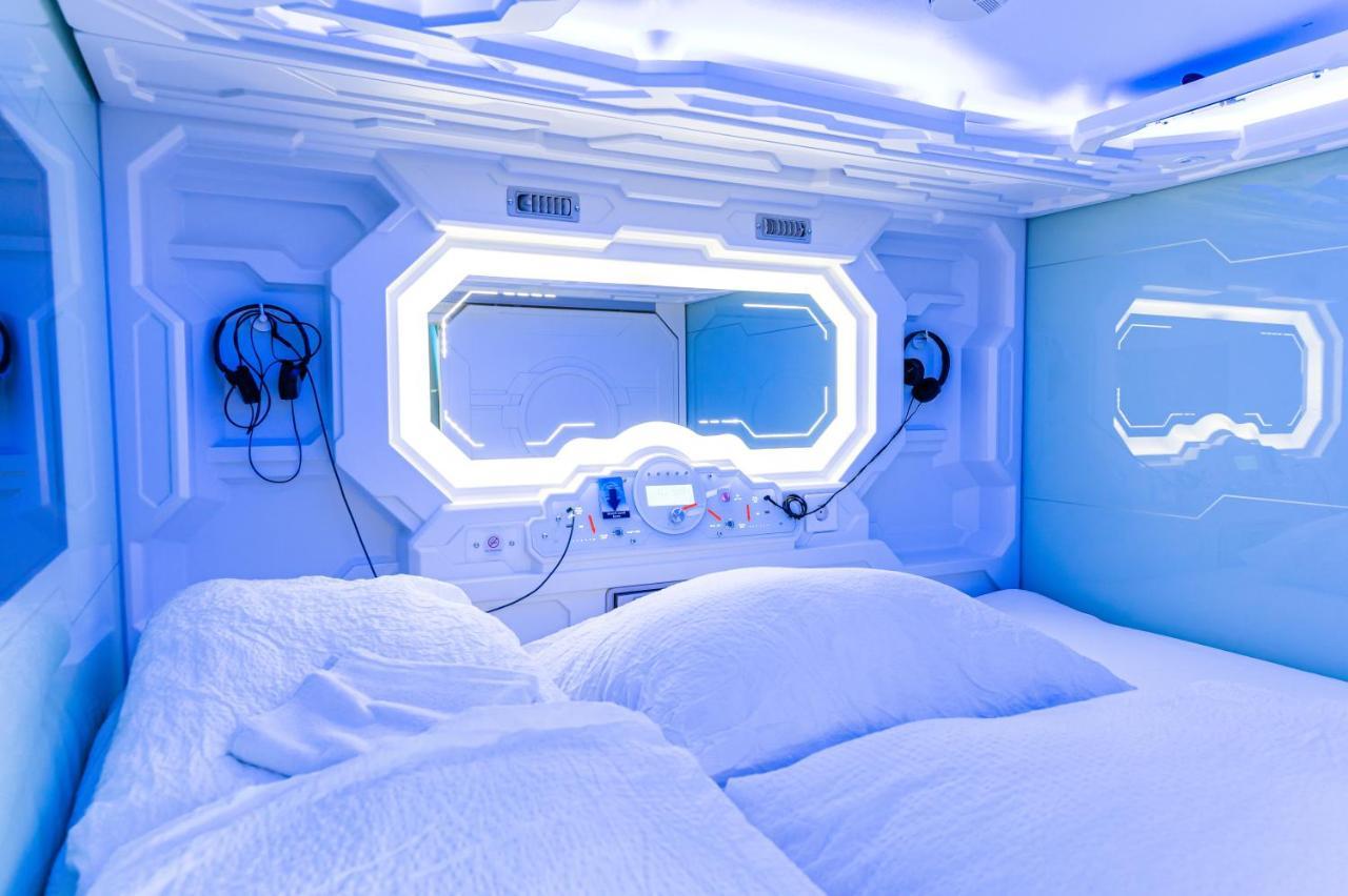 Kapselhotel Space - Hall *