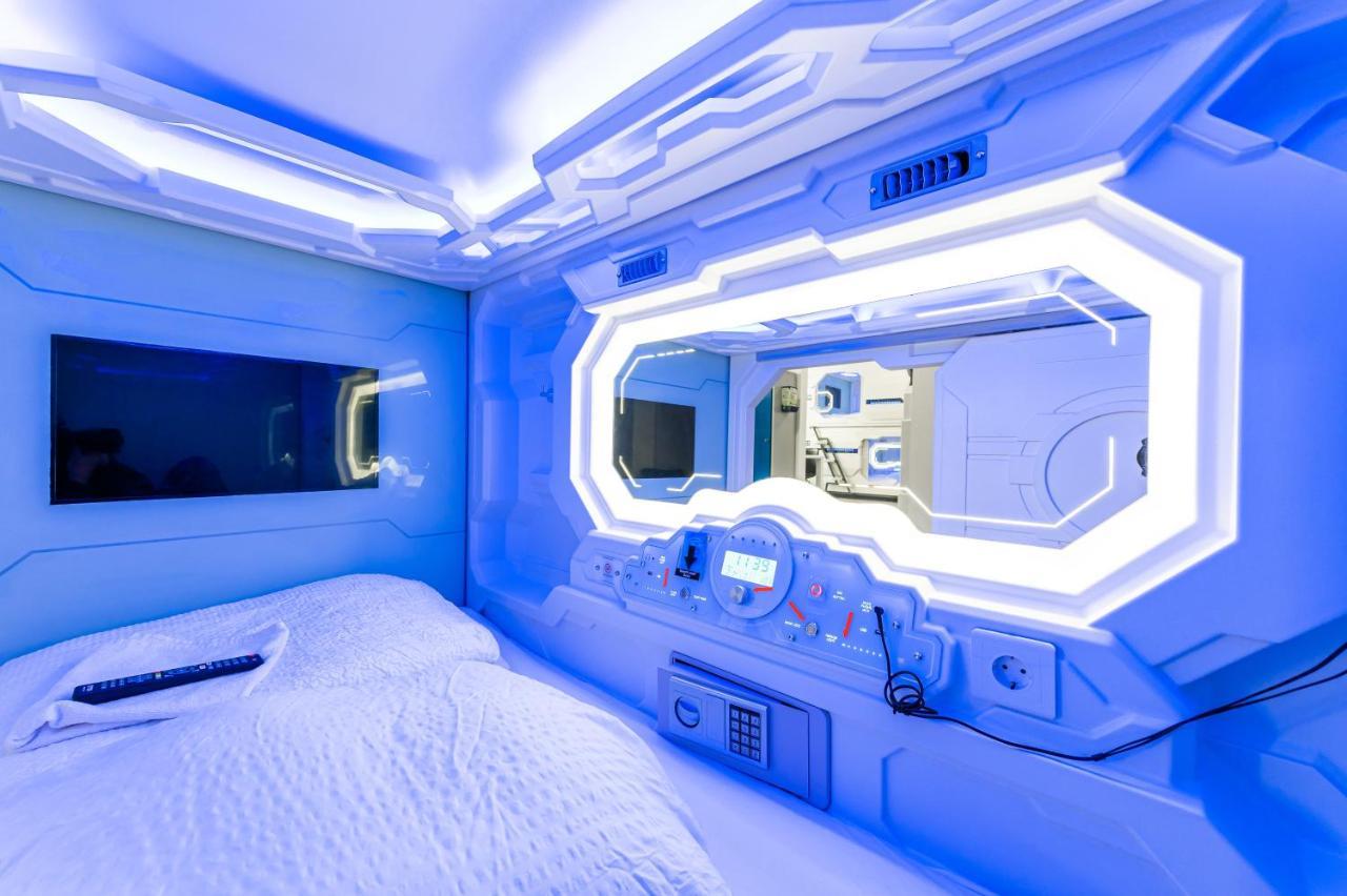 Space - Hall Kapselhotel